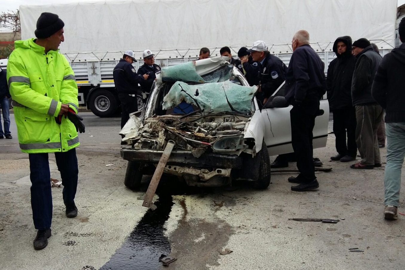 Adana'da trafik kazası: 1 ölü, 1 yaralı Adana'da trafik kazası: 1 ölü, 1 yaralı